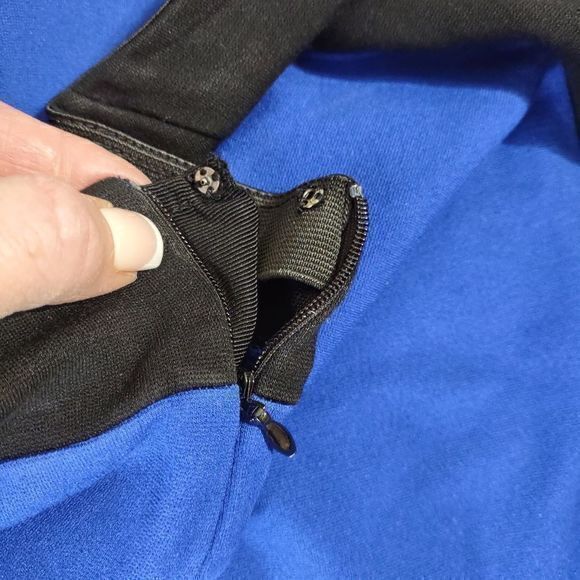 Ann Taylor Blue and Black Stretchy Skirt Size 2 - Picture 4 of 7